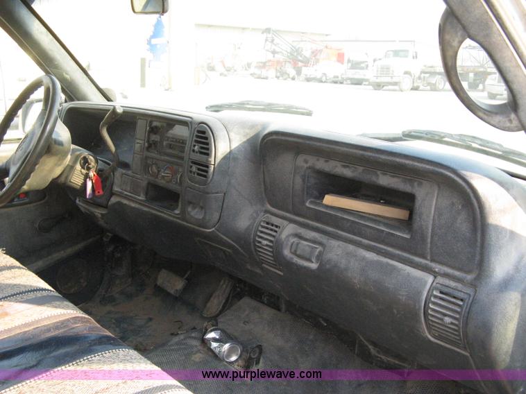 image for item 8104 1998 GMC Sierra C2500 SL pickup truck