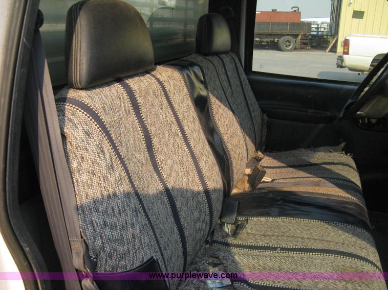 image for item 8104 1998 GMC Sierra C2500 SL pickup truck