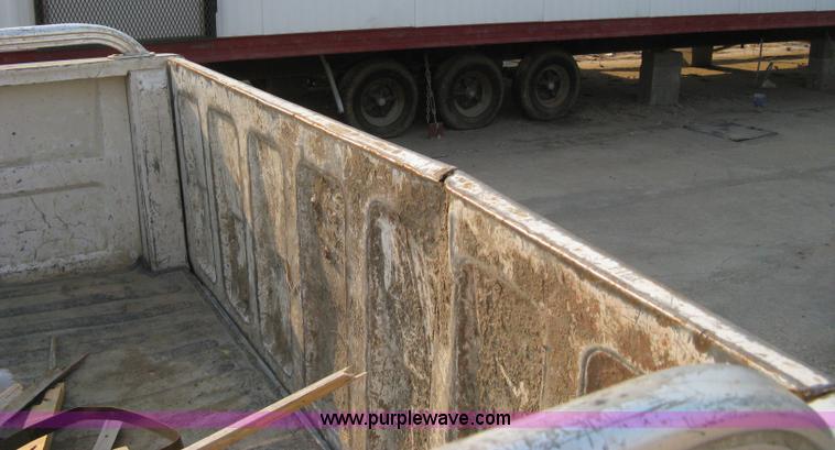 image for item 8104 1998 GMC Sierra C2500 SL pickup truck