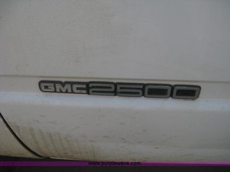 image for item 8104 1998 GMC Sierra C2500 SL pickup truck