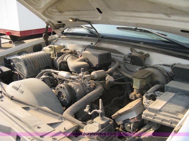 image for item 8104 1998 GMC Sierra C2500 SL pickup truck