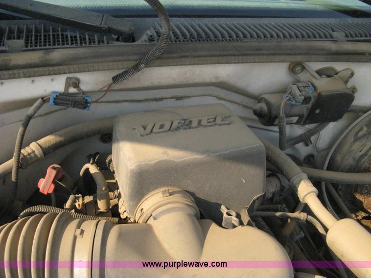 image for item 8104 1998 GMC Sierra C2500 SL pickup truck