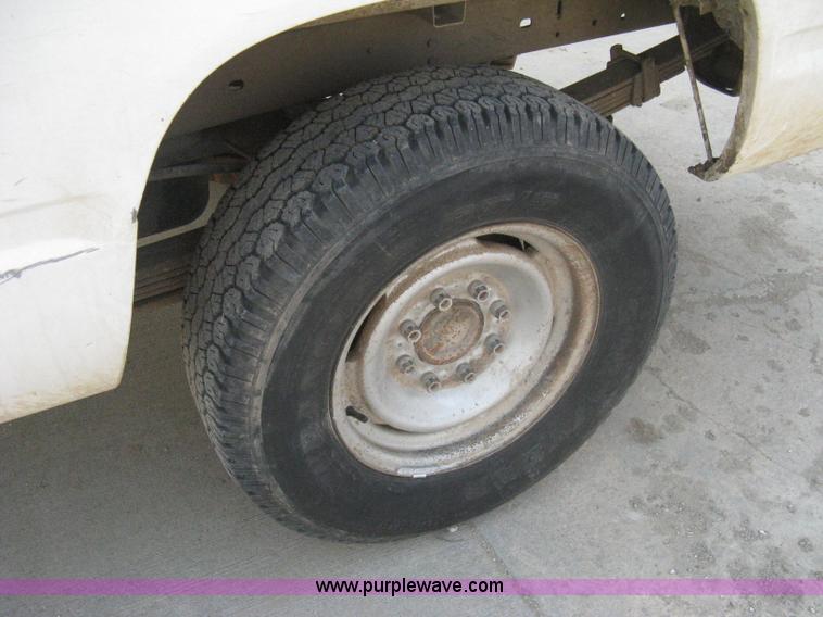 image for item 8104 1998 GMC Sierra C2500 SL pickup truck