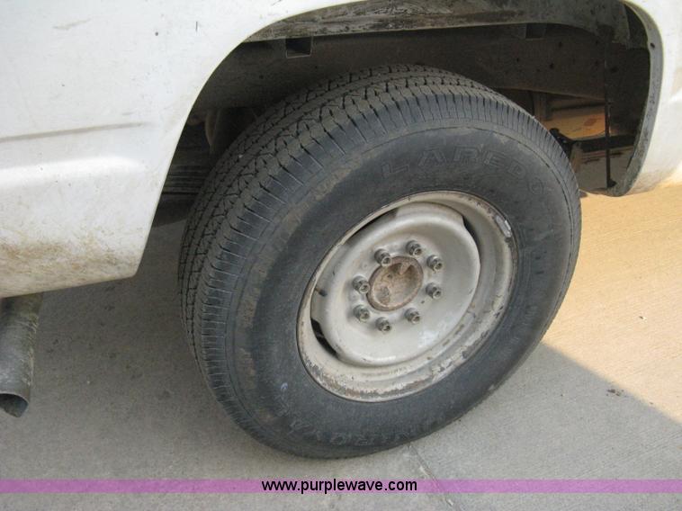 image for item 8104 1998 GMC Sierra C2500 SL pickup truck