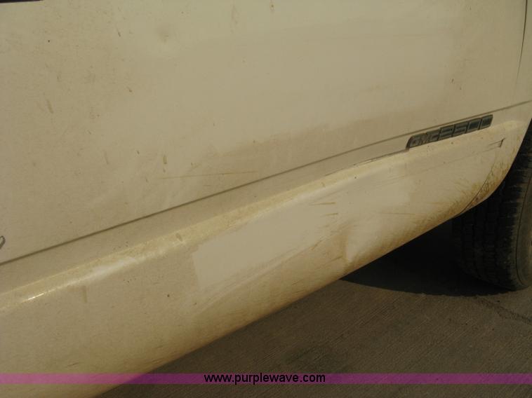 image for item 8104 1998 GMC Sierra C2500 SL pickup truck