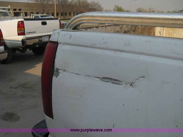 image for item 8104 1998 GMC Sierra C2500 SL pickup truck