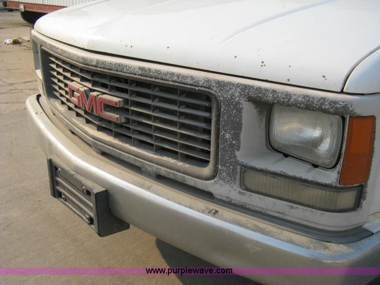 image for item 8104 1998 GMC Sierra C2500 SL pickup truck