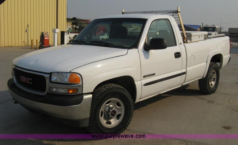 image for item 8105 2000 GMC Sierra C2500 SL pickup truck