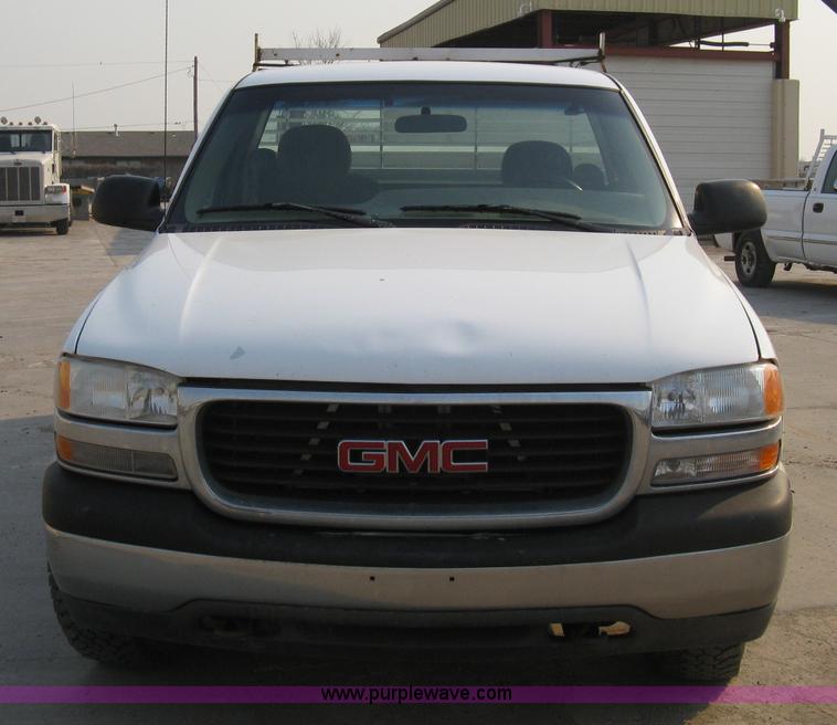 image for item 8105 2000 GMC Sierra C2500 SL pickup truck