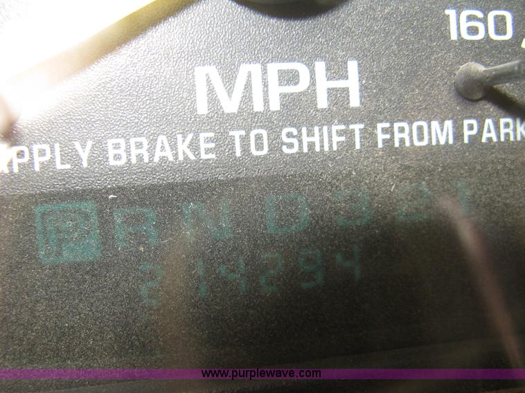 image for item 8105 2000 GMC Sierra C2500 SL pickup truck