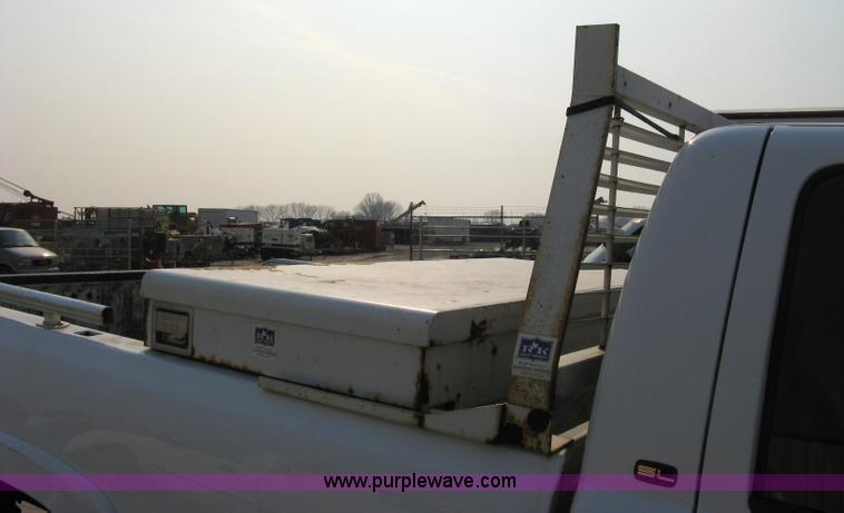 image for item 8105 2000 GMC Sierra C2500 SL pickup truck