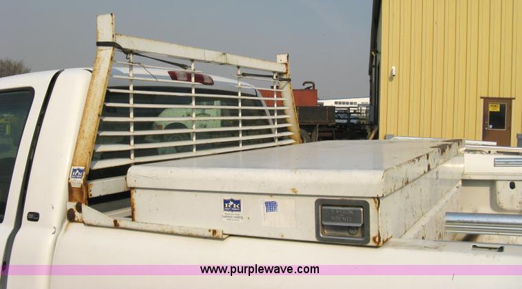 image for item 8105 2000 GMC Sierra C2500 SL pickup truck