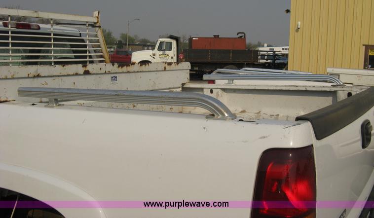 image for item 8105 2000 GMC Sierra C2500 SL pickup truck