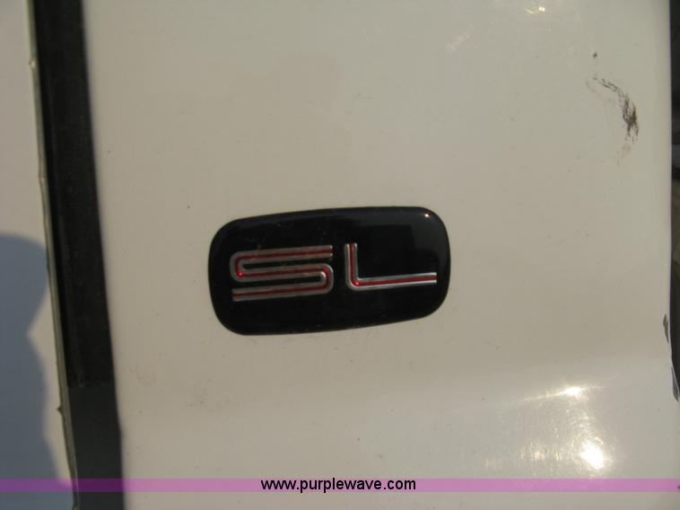 image for item 8105 2000 GMC Sierra C2500 SL pickup truck