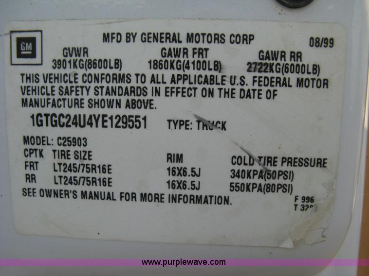 image for item 8105 2000 GMC Sierra C2500 SL pickup truck