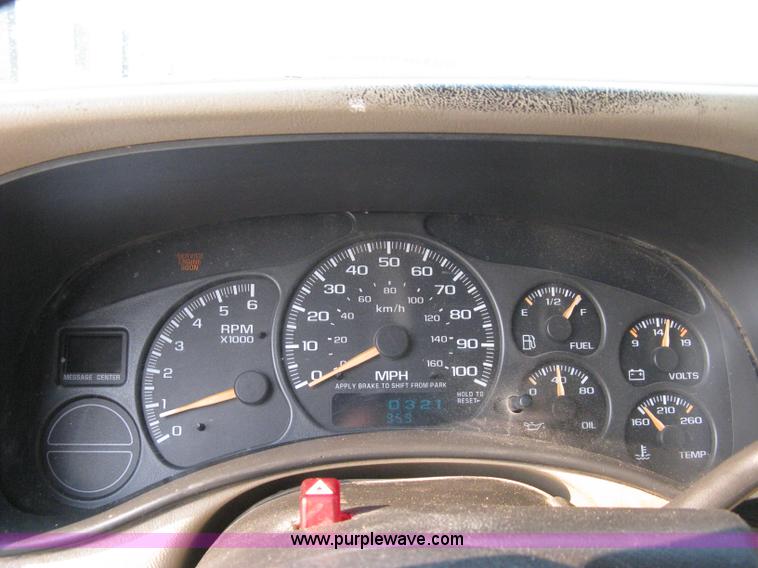 image for item 8106 2002 GMC Sierra C1500 SLE pickup truck