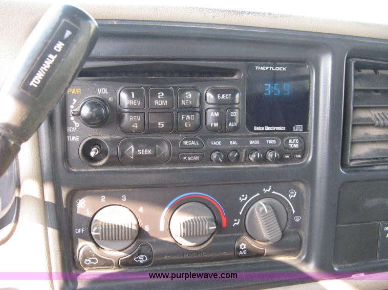 image for item 8106 2002 GMC Sierra C1500 SLE pickup truck