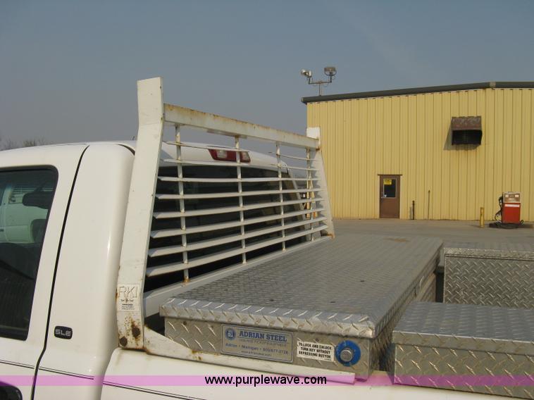 image for item 8106 2002 GMC Sierra C1500 SLE pickup truck