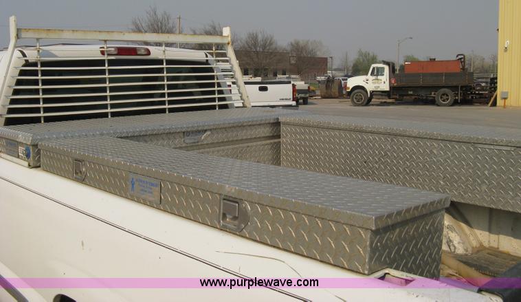 image for item 8106 2002 GMC Sierra C1500 SLE pickup truck