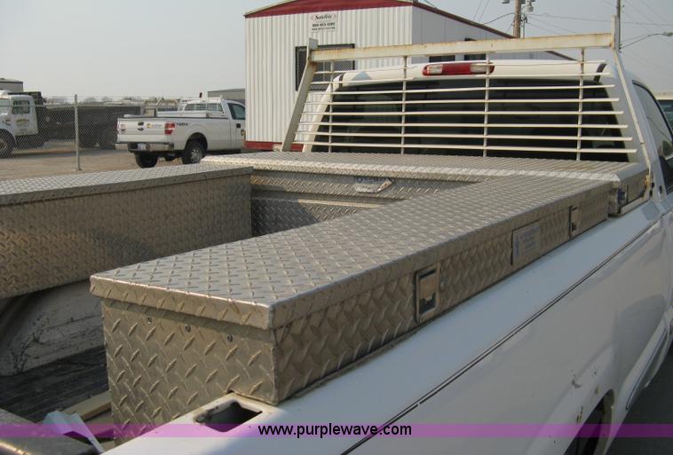 image for item 8106 2002 GMC Sierra C1500 SLE pickup truck