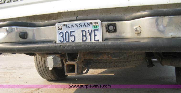 image for item 8106 2002 GMC Sierra C1500 SLE pickup truck