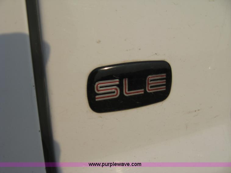 image for item 8106 2002 GMC Sierra C1500 SLE pickup truck