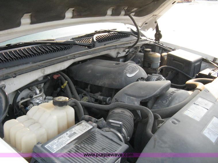 image for item 8106 2002 GMC Sierra C1500 SLE pickup truck