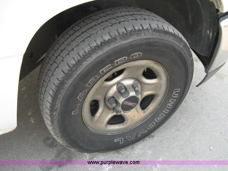 image for item 8106 2002 GMC Sierra C1500 SLE pickup truck