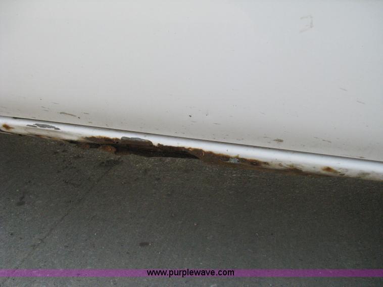 image for item 8106 2002 GMC Sierra C1500 SLE pickup truck