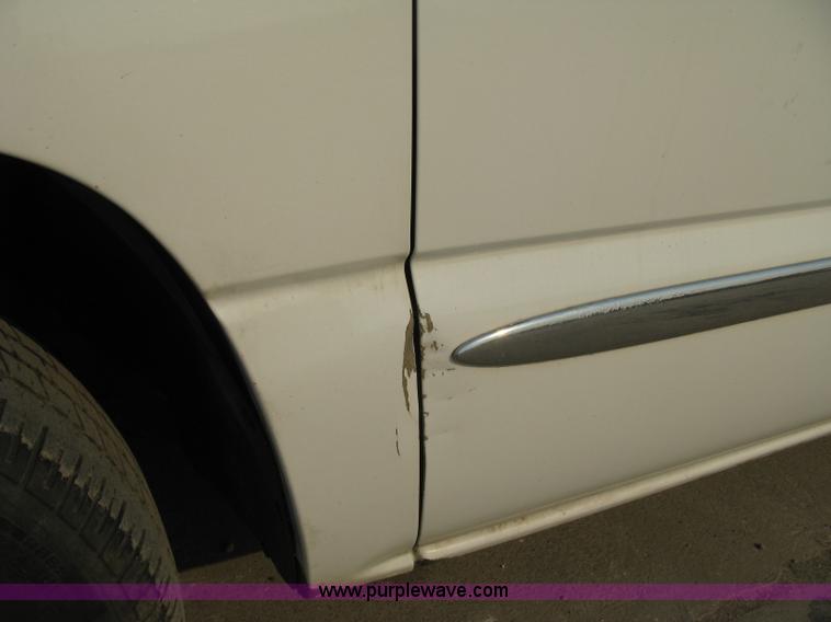 image for item 8106 2002 GMC Sierra C1500 SLE pickup truck