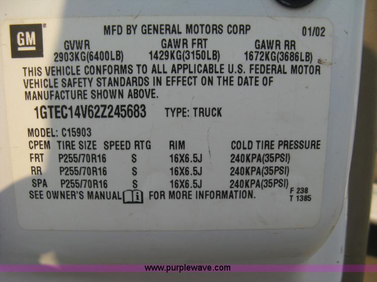 image for item 8106 2002 GMC Sierra C1500 SLE pickup truck