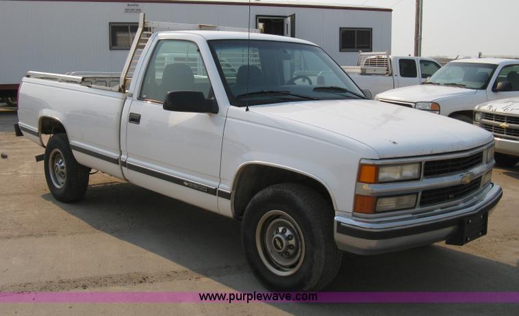 image for item 8107 1997 Chevrolet Silverado C2500 pickup truck