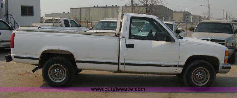 image for item 8107 1997 Chevrolet Silverado C2500 pickup truck