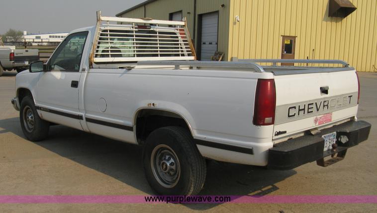 image for item 8107 1997 Chevrolet Silverado C2500 pickup truck