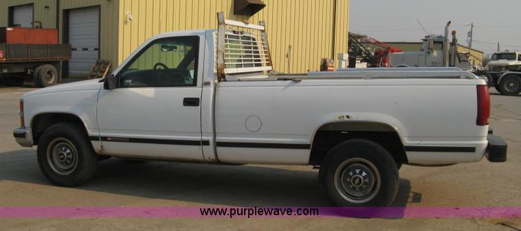image for item 8107 1997 Chevrolet Silverado C2500 pickup truck