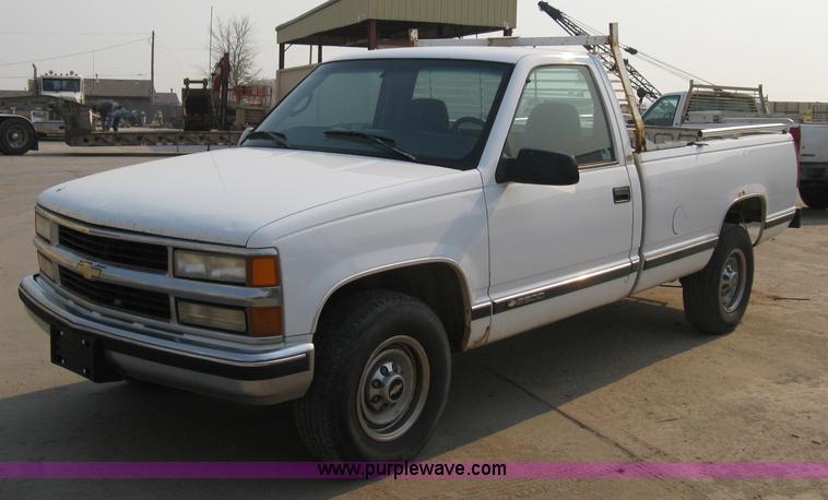 image for item 8107 1997 Chevrolet Silverado C2500 pickup truck