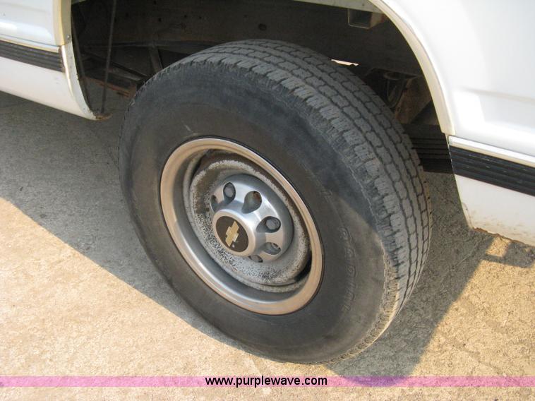 image for item 8107 1997 Chevrolet Silverado C2500 pickup truck
