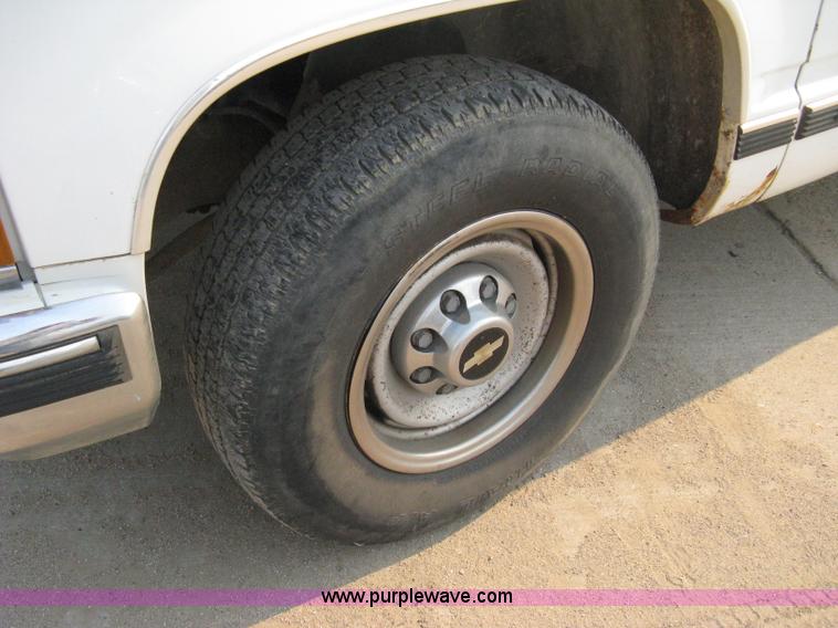 image for item 8107 1997 Chevrolet Silverado C2500 pickup truck