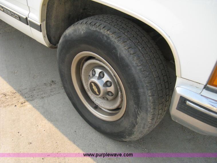 image for item 8107 1997 Chevrolet Silverado C2500 pickup truck