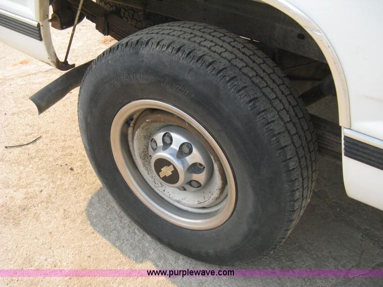 image for item 8107 1997 Chevrolet Silverado C2500 pickup truck