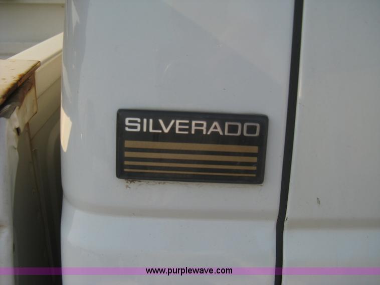 image for item 8107 1997 Chevrolet Silverado C2500 pickup truck