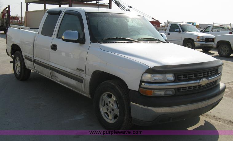image for item 8109 2002 Chevrolet Silverado C1500 LS extended cab pickup truck