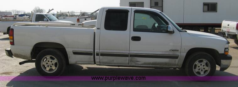 image for item 8109 2002 Chevrolet Silverado C1500 LS extended cab pickup truck
