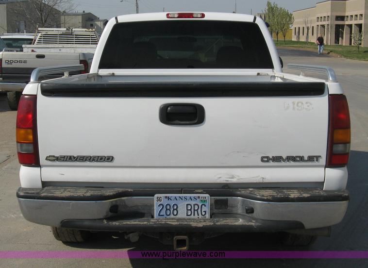 image for item 8109 2002 Chevrolet Silverado C1500 LS extended cab pickup truck