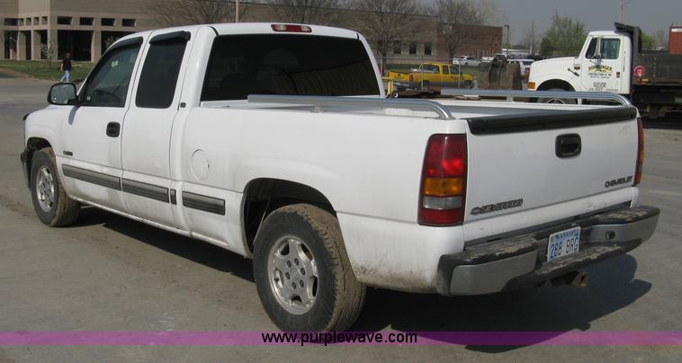 image for item 8109 2002 Chevrolet Silverado C1500 LS extended cab pickup truck