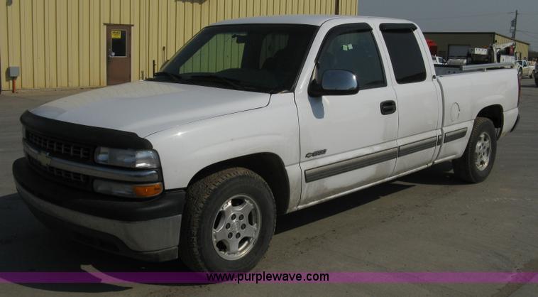 image for item 8109 2002 Chevrolet Silverado C1500 LS extended cab pickup truck