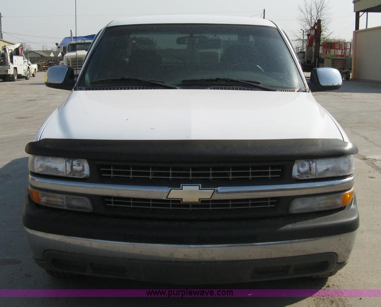 image for item 8109 2002 Chevrolet Silverado C1500 LS extended cab pickup truck