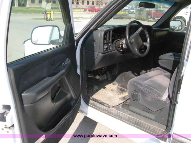 image for item 8109 2002 Chevrolet Silverado C1500 LS extended cab pickup truck