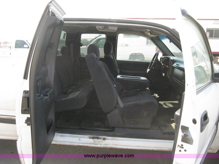 image for item 8109 2002 Chevrolet Silverado C1500 LS extended cab pickup truck