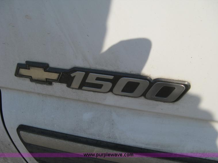 image for item 8109 2002 Chevrolet Silverado C1500 LS extended cab pickup truck